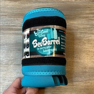 NWOT Bev Barrel Portable Beverage Bottles or Cans Carrier Holder